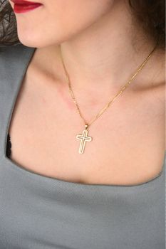 Złoty krzyż 333 ✨ wisiorek unisex z żółtego i białego złota ZA3471 (4).jpg